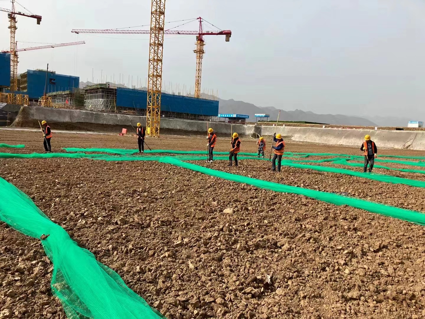 中建五局华清学院新校区基坑探查作业